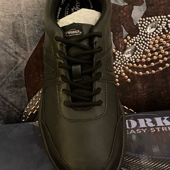 Easy Street Oil-Resistant Non-Slip Shoes Size 8 Women - Picture 2 of 5